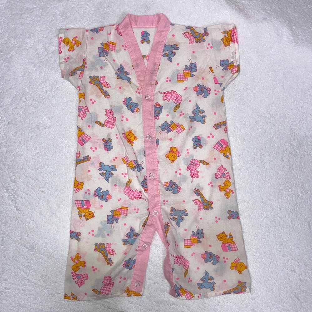 Vintage 60’s one piece snap pajamas carts, giraffe, mice 2/3
